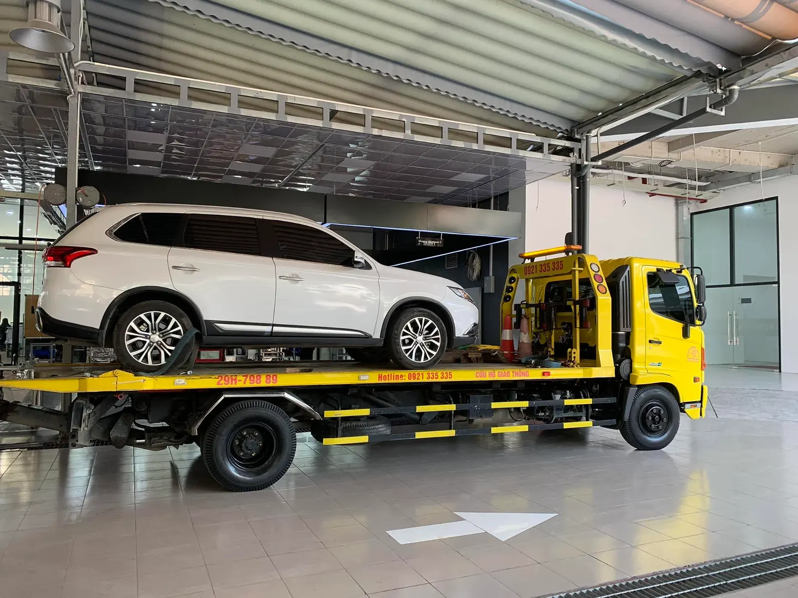 Vận chuyển xe mới - Cứu hộ giao thông 335 an toàn, chuyên nghiệp trên toàn quốc